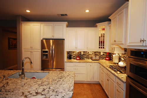 Cambria Praa Sands Countertop and Cambria Praa Sands Island Top with Silver Glazed Maple Cabinets , Matchstick Backsplash and Stainless Steel Appliances